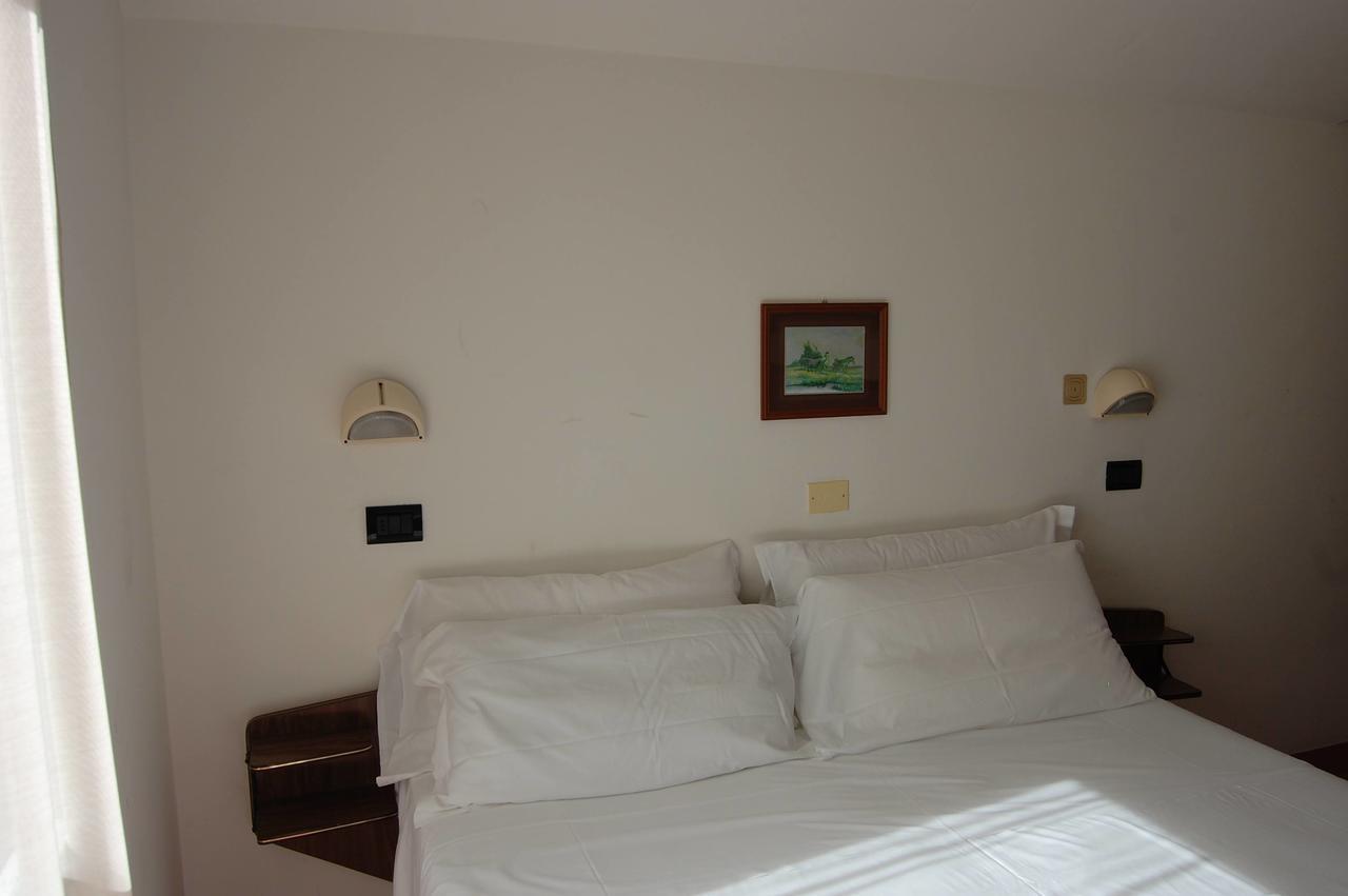 Hotel Flores Riccione Exterior foto